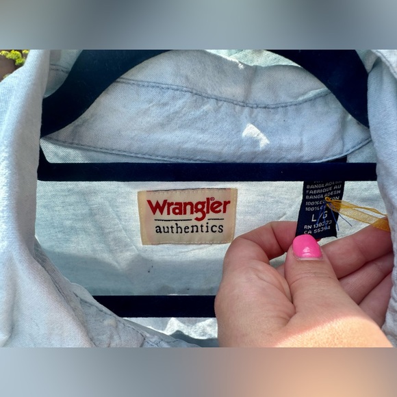 Upcycled hand crafted Dolly Parton dip dyed Wrangler chambray shirt - Picture 4 of 4